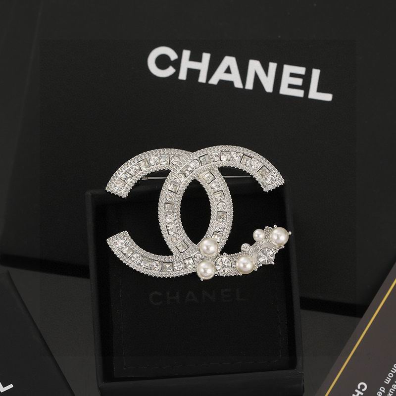 Chanel Brooch 03yxs197